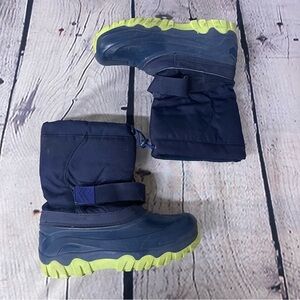 Thermolite snow boots youth size 4
